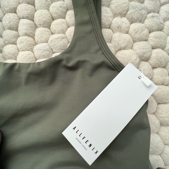 Vici dolls in motion sports bras - Picture 4 of 4